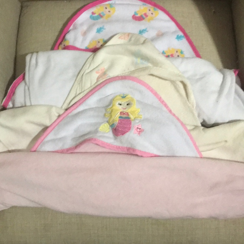 3 infant / toddler hooded towels